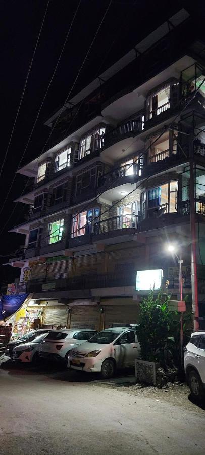 Shimla Regency Hotel Bagian luar foto