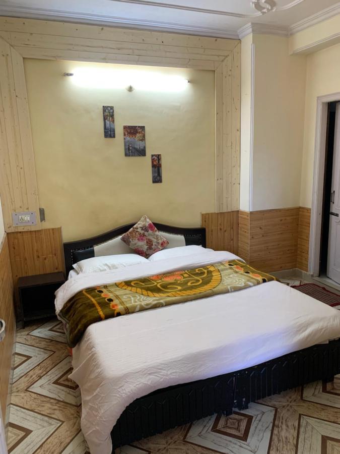 Shimla Regency Hotel Bagian luar foto